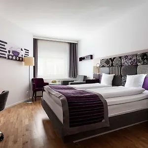 Park & 3* Solna