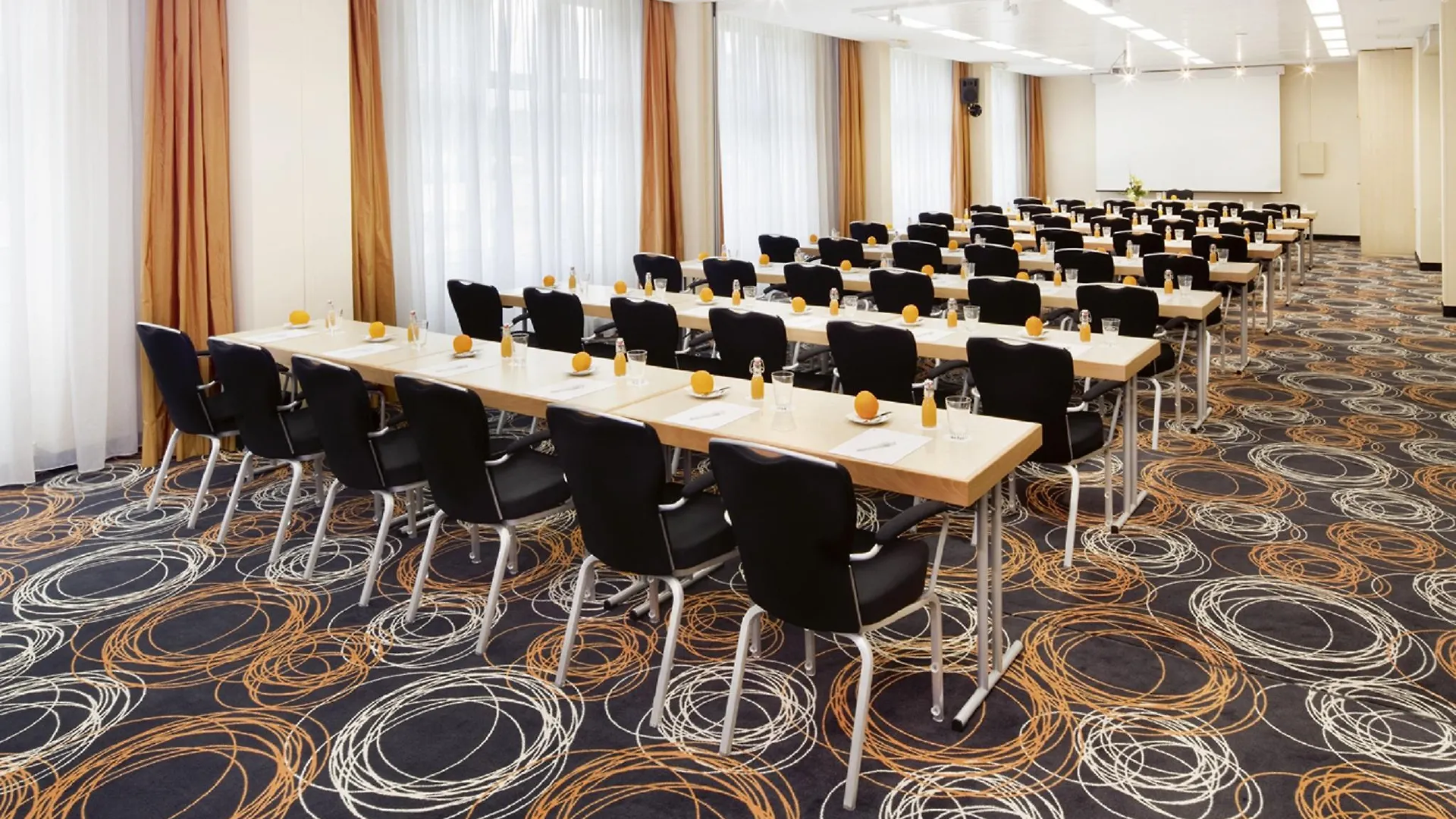 Mövenpick Hotel Nürnberg Airport 4*, Núremberg
