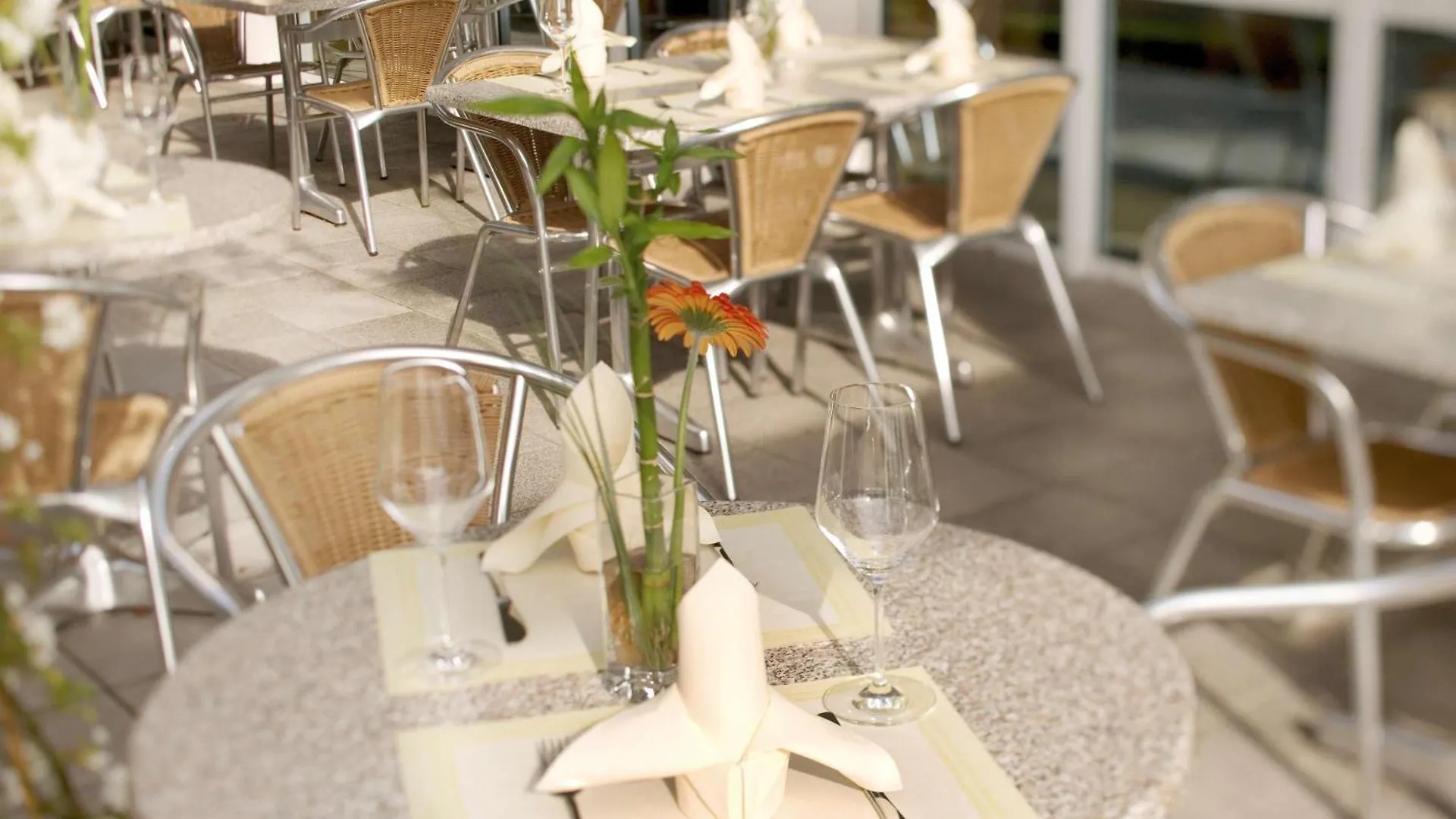 Mövenpick Hotel Nürnberg Airport 4*, Núremberg